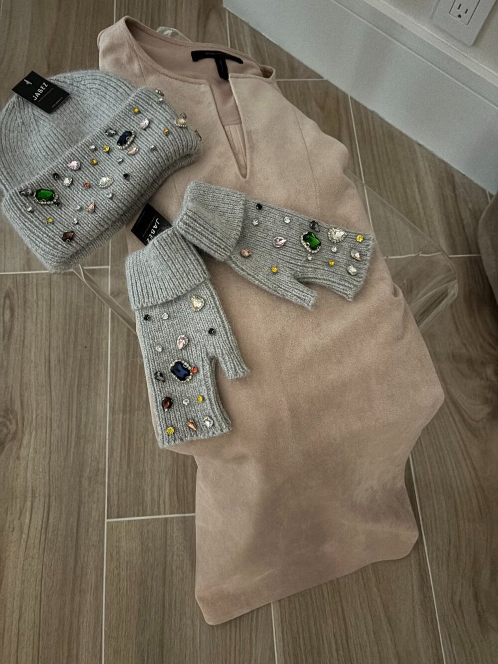 SUPER FALL BUNDLE-Jeweled Hat and Gloves paired with a Blush Pink Swing dress.
